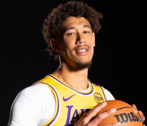 湖人新星海斯砍下21+10关键表现助球队大胜步行者