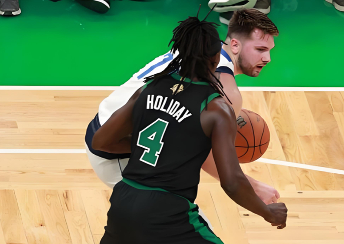 华莱士防守数据飙升或成霍乐迪式球员