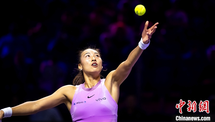 郑钦文首战告负 首次年终总决赛开门红未果