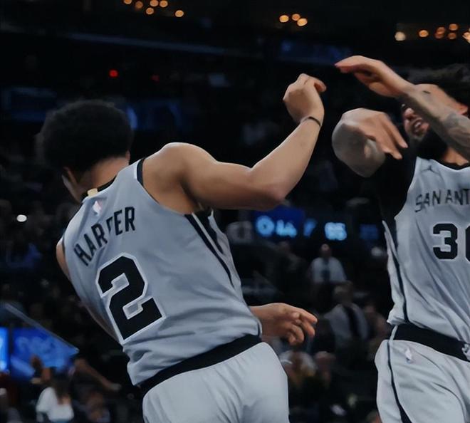 马刺11连胜延续统治力 轻取快船展现冠军相