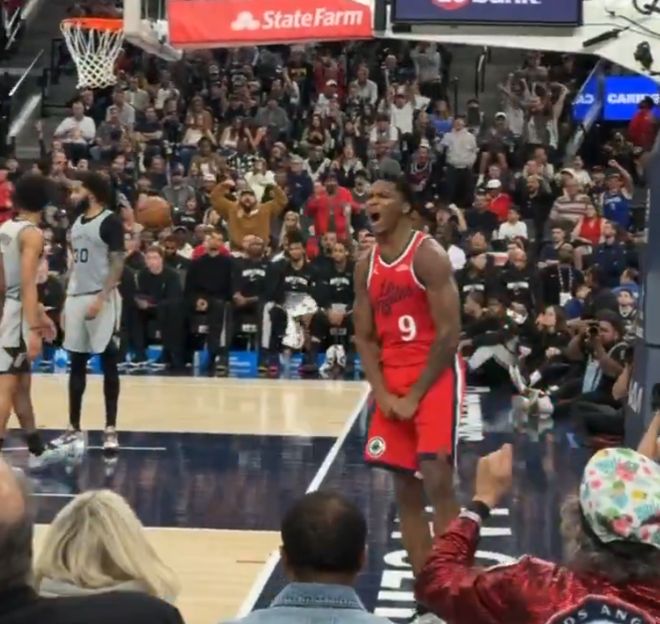 马刺11连胜延续统治力 轻取快船展现冠军相